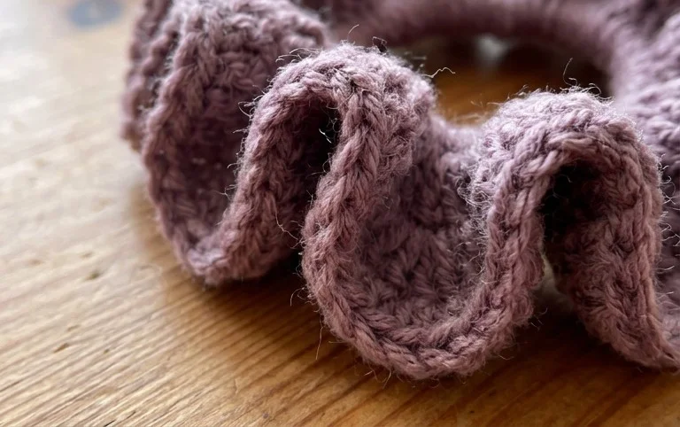 Crochet Scrunchie with Long Curls/Spirals: Easy Pattern & Creative Ideas